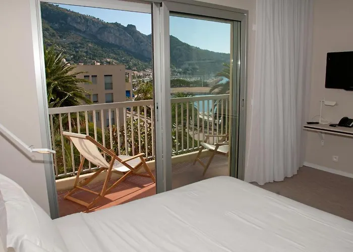 Palm Garavan Szálloda 3*