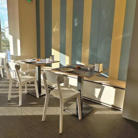 Отель Palm Garavan